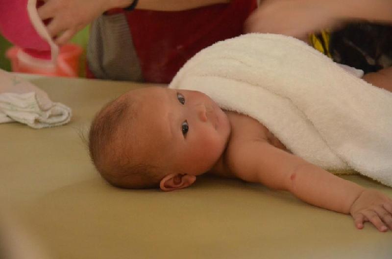 供應(yīng)專業(yè)提供*月嫂育嬰師