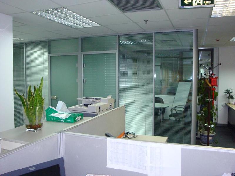 安裝門窗玻璃廣州門窗安裝門窗五金配件安裝