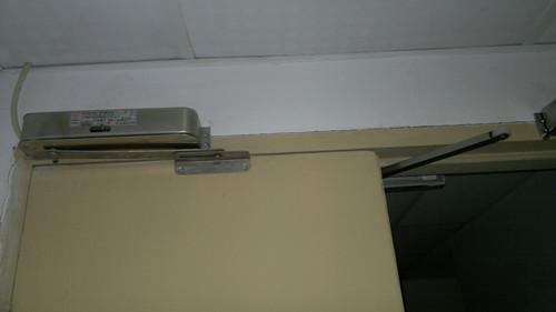 防火門自動閉門釋放器 順位器、電磁門吸 逃生鎖 閉門器 電動閉門器