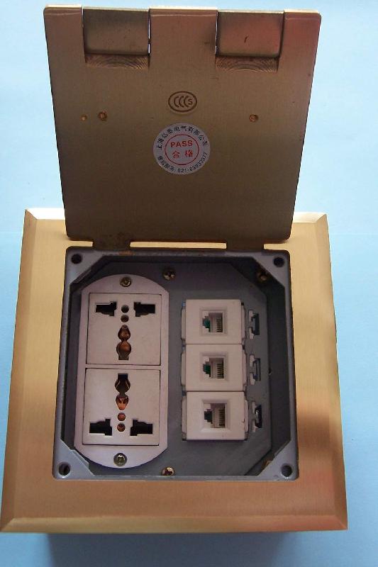 供應(yīng)開啟式地插