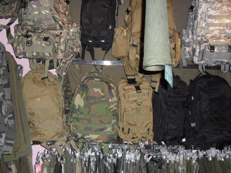 供應(yīng)廠家生產(chǎn)迷彩包，*背包登山迷彩包