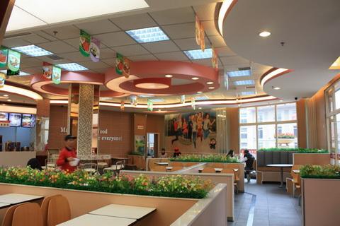 供應曲木連體快餐桌椅