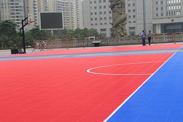 供應彈性地面球場材料