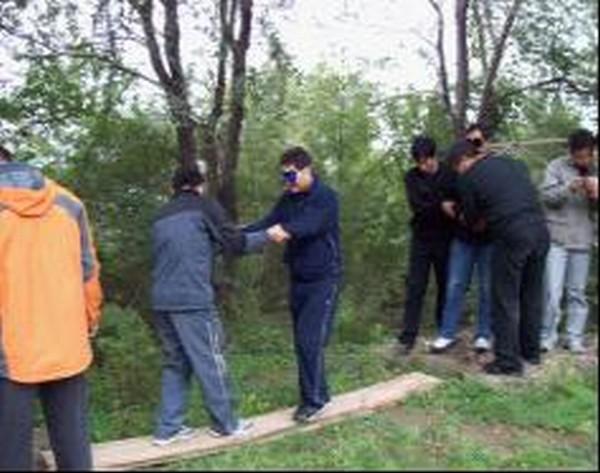 供應(yīng)團(tuán)隊(duì)項(xiàng)目-孤島求生