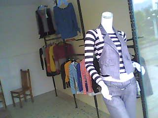 供應(yīng)昆明服裝店裝修/專賣店裝修