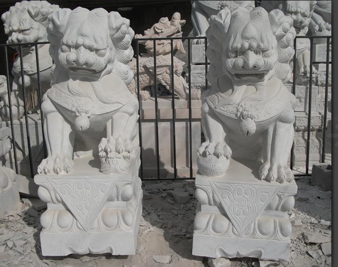 供應(yīng)漢白玉獅子02