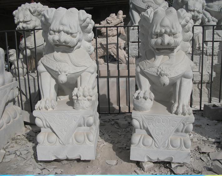 供應(yīng)漢白玉獅子02