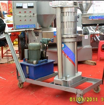 供應(yīng)大容量電動(dòng)香油機(jī)流動(dòng)香油機(jī)；流動(dòng)出攤液壓香油機(jī)；發(fā)動(dòng)機(jī)香油機(jī)