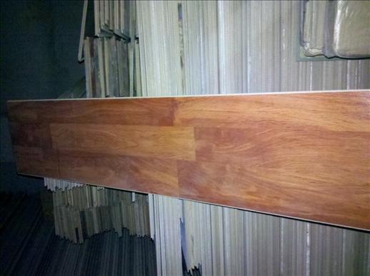 供應(yīng)二手復(fù)合地板長期出售