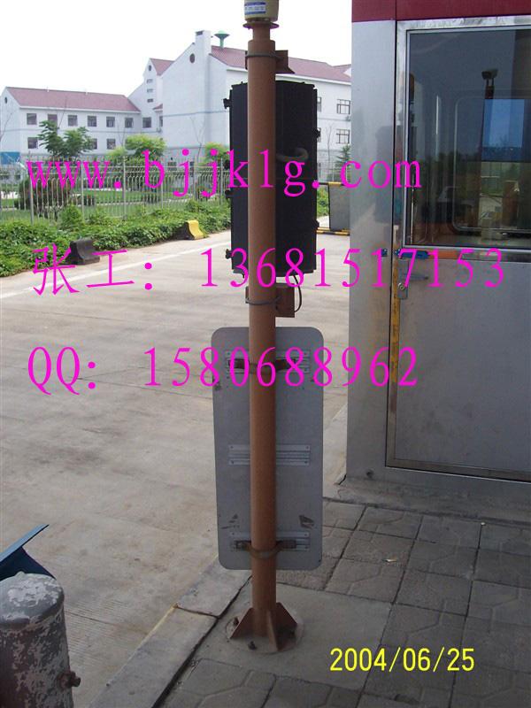 供應(yīng)3米8鍍鋅監(jiān)控立桿