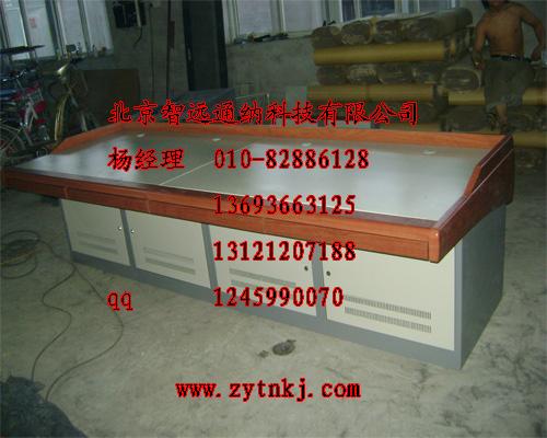 供應語音室操作臺