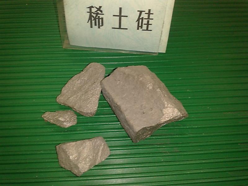 供應(yīng)遼寧鉬鐵廠家，遼寧60鉬鐵報(bào)價(jià)，遼寧鉬鐵價(jià)格