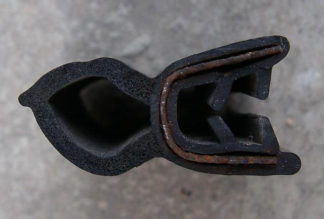 供應(yīng)機(jī)柜復(fù)合鋼帶密封條