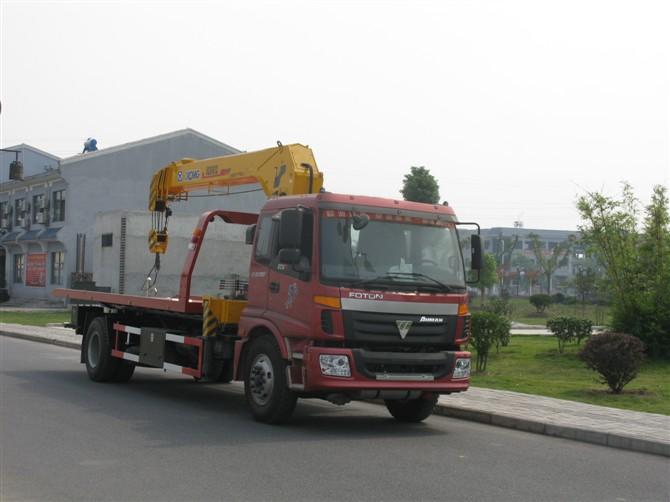 供應(yīng)中國(guó)功能齊全的清障車帶吊哪里買？