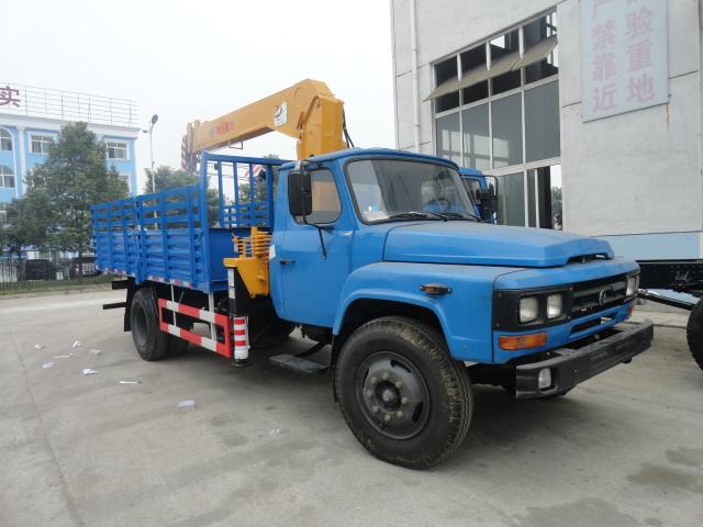 供應(yīng)東風(fēng)尖頭隨車起重運(yùn)輸車閃亮上市