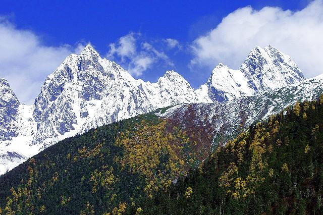 供應(yīng)冬季牟尼溝旅游租車攻略，四川九寨溝旅游租車行