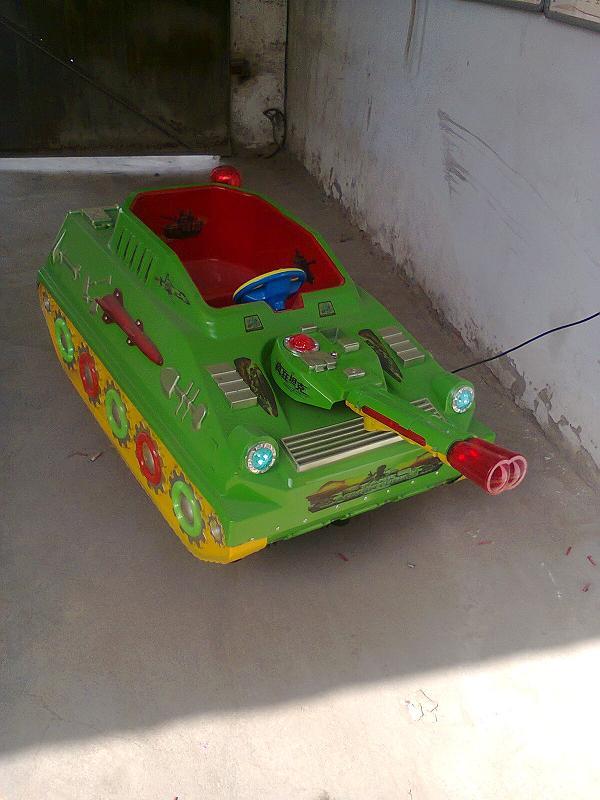 供應(yīng)南陽兒童激光坦克瘋狂坦克搖搖車各種顏色閃燈打游戲搖擺汽車搖擺飛機(jī)