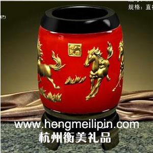 供應杭州禮品公司青花瓷旋轉(zhuǎn)筆筒百財筆筒水晶筆筒商務會議禮品定制定做