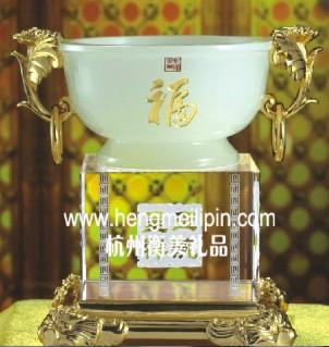 供應(yīng)杭州琉璃筆筒琉璃船玉碗擺件財(cái)富鼎擺件定做定制開(kāi)業(yè)周年慶典禮品定做
