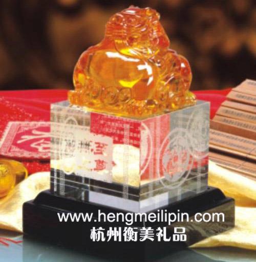 供應(yīng)杭州炭雕福字?jǐn)[件水晶擺件商務(wù)擺件定做定制商務(wù)會議禮品定做定制訂購