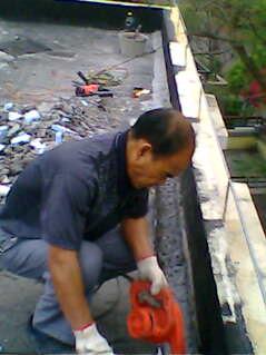 東莞鳳崗屋面裂縫補(bǔ)漏,風(fēng)崗屋頂防水補(bǔ)漏公司 ,東莞 女兒墻 天面裂縫灌漿補(bǔ)漏