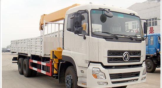 東風(fēng)270馬力平板拖車后八輪價格圖片