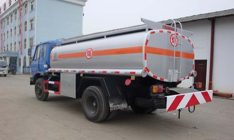 供應(yīng)東風(fēng)145運(yùn)油車(chē)價(jià)格廠(chǎng)家更新