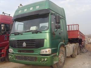 供應(yīng)二手豪沃雙驅(qū)半掛車*銷售