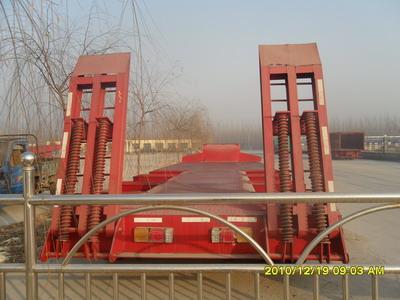 供應山東哪里有挖掘機運輸半掛車買