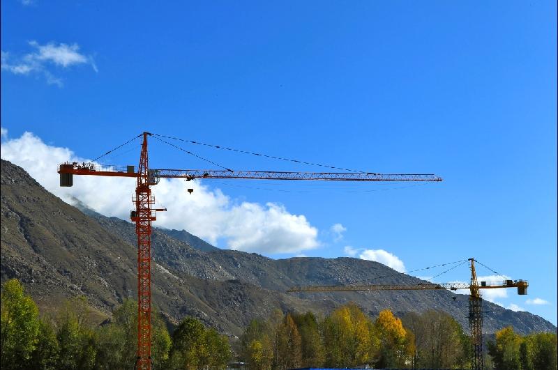 供應(yīng)塔吊起重機(jī)，山東塔吊起重機(jī)價(jià)格，塔吊起重機(jī)生產(chǎn)廠家