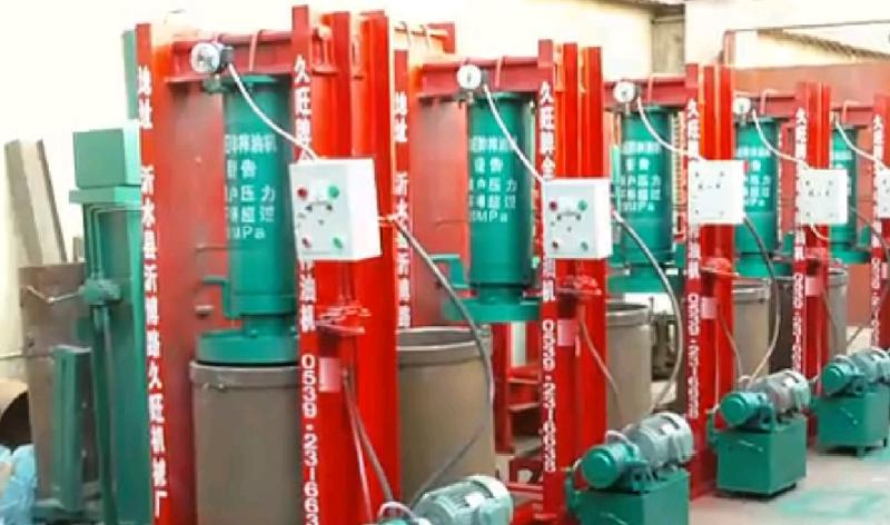 供應(yīng)新型茶籽榨油機(jī)液壓榨油機(jī)