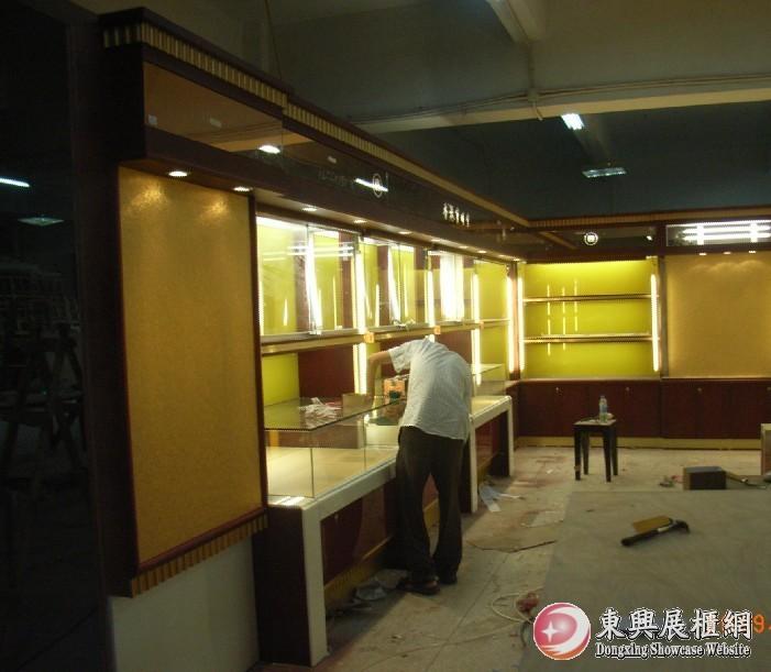 洛陽(yáng)珠寶展示柜價(jià)格；洛陽(yáng)珠寶展示柜廠家直銷；洛陽(yáng)珠寶展示柜定做