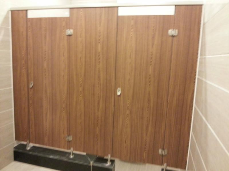 供應(yīng)成都市衛(wèi)生間隔斷工程批發(fā)防潮防水