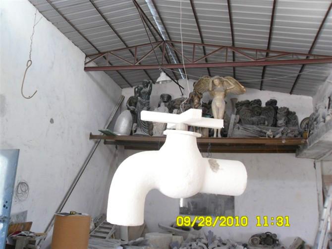 供應(yīng)玻璃鋼仿真水龍頭