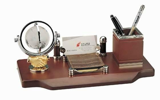 供應(yīng)深圳水晶握手獎(jiǎng)杯深圳水晶握手獎(jiǎng)杯廠家 深圳水晶握手獎(jiǎng)杯圖片