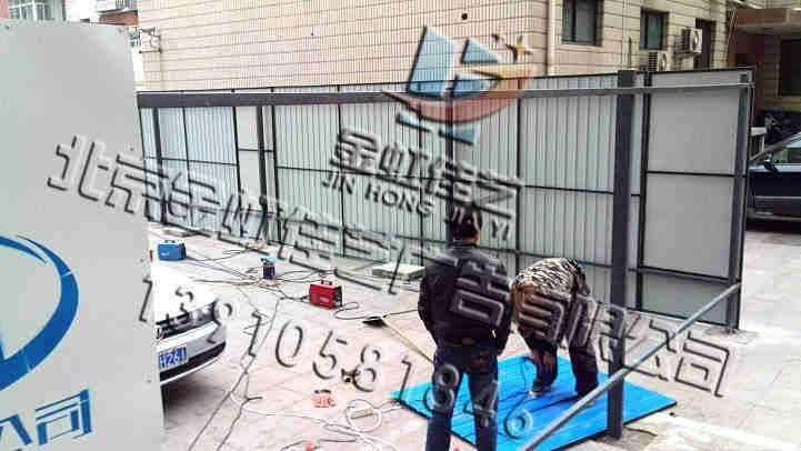 航天橋彩鋼圍擋制作，用心制作生產(chǎn)讓客戶滿意放心的產(chǎn)品