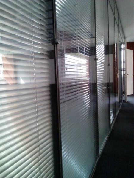 供應(yīng)義烏東陽雙玻璃隔斷廠家 義烏東陽雙玻璃隔斷價(jià)格 義烏東陽雙玻璃隔斷安裝 義烏東陽雙玻璃隔斷工程