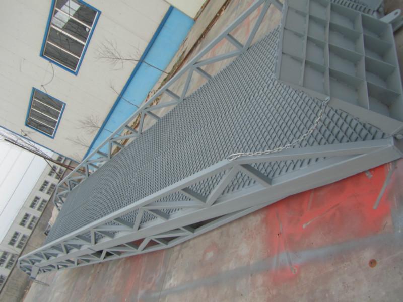 移動式登車橋價(jià)格圖片/移動式登車橋價(jià)格樣板圖 (2)