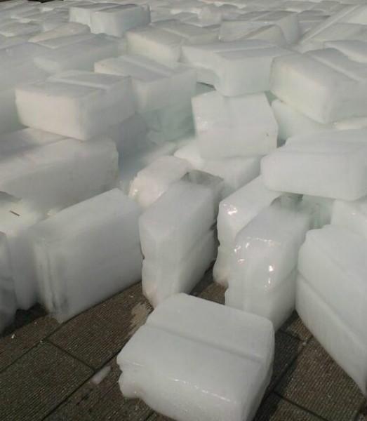 供應鄭州降塊廠家直銷，鄭州降溫冰聯(lián)系電話