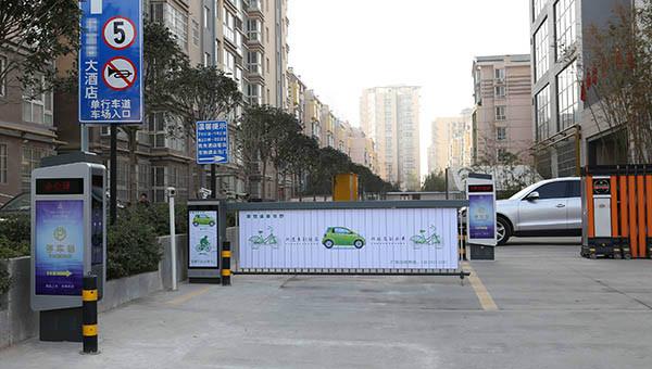 供應(yīng)廣告道閘，智能廣告道閘