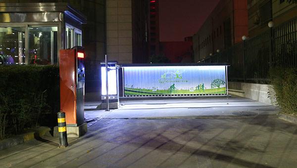 供應(yīng)北京廣告道閘，北京自動(dòng)翻轉(zhuǎn)廣告道閘