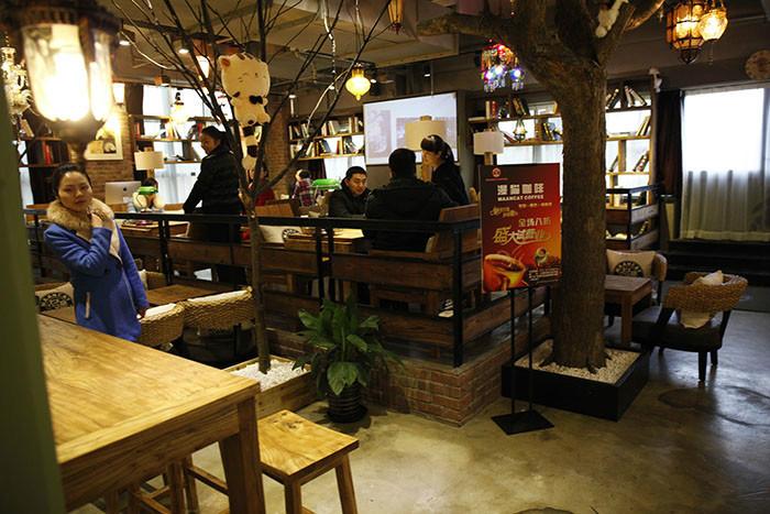 供應(yīng)上海漫貓咖啡桌椅生產(chǎn)廠家