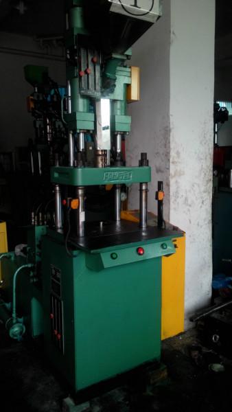 供應(yīng)手機(jī)配件*注塑機(jī)