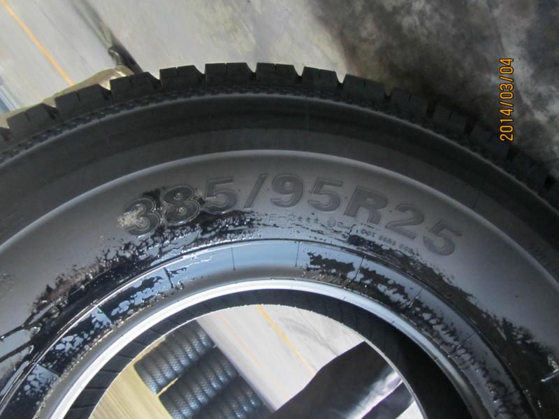 供应385/95R25吊车用工程轮胎图片