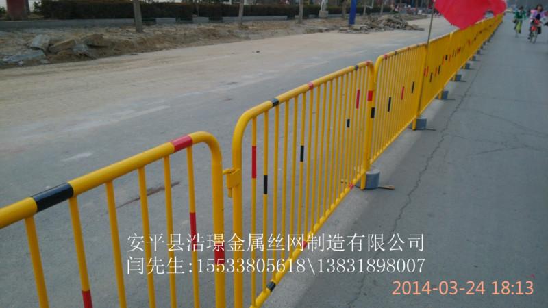 供應(yīng)重慶市政施工臨時(shí)鐵馬護(hù)欄網(wǎng)