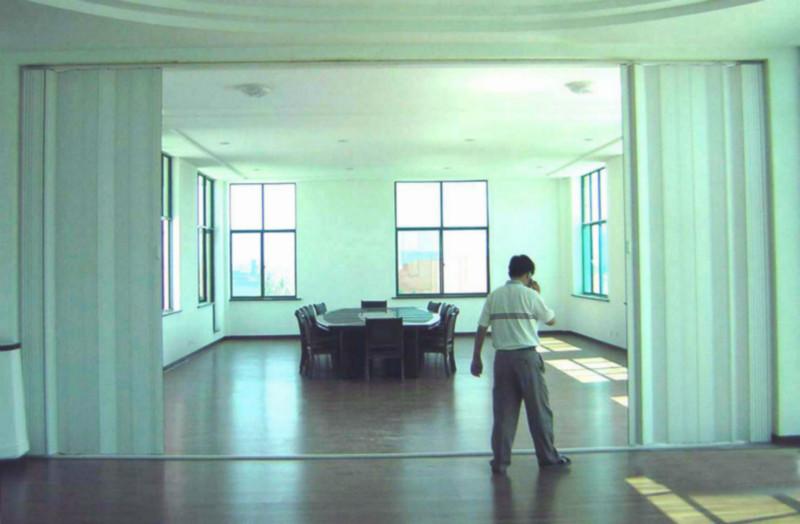 供應陜西西安PVC車間推拉折疊門批發(fā)價，*價格