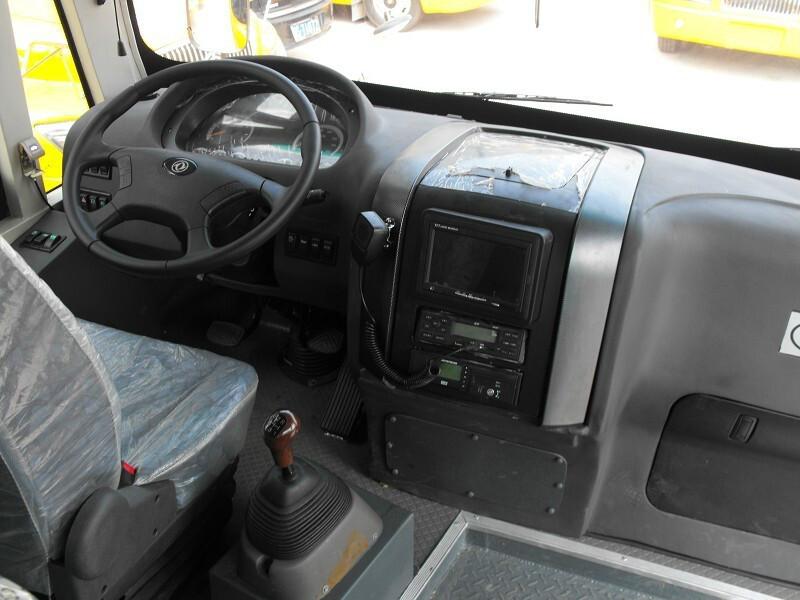 供應(yīng)19座校車