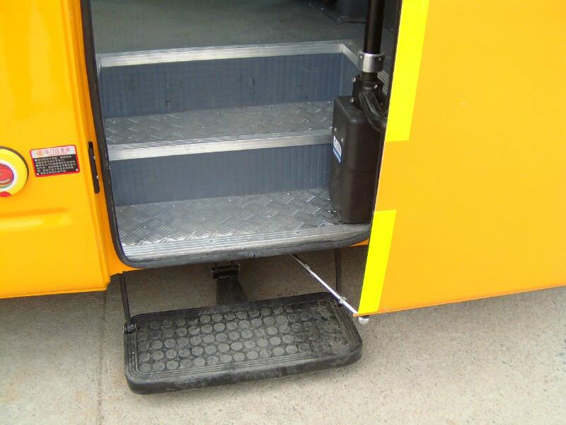 供應(yīng)19座校車