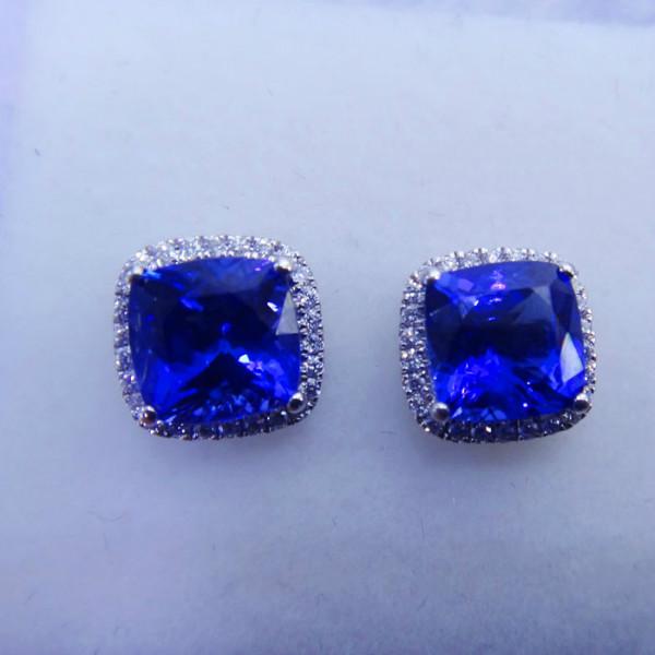 供應(yīng)天然枕形坦桑石耳釘18K白金鑲鉆