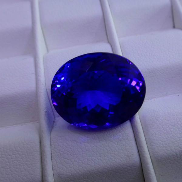 供應19.9克拉天然橢圓形坦桑石寶石